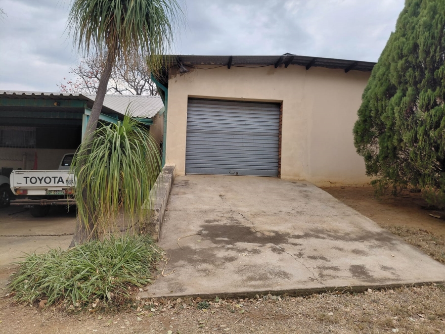 5 Bedroom Property for Sale in Roodekopjes Ah North West
